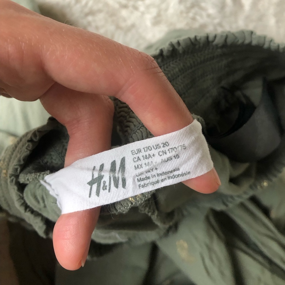 H&M Kids Green woven joggers w/gold pineapple size eur 170 / USA 20 - Picture 12 of 12